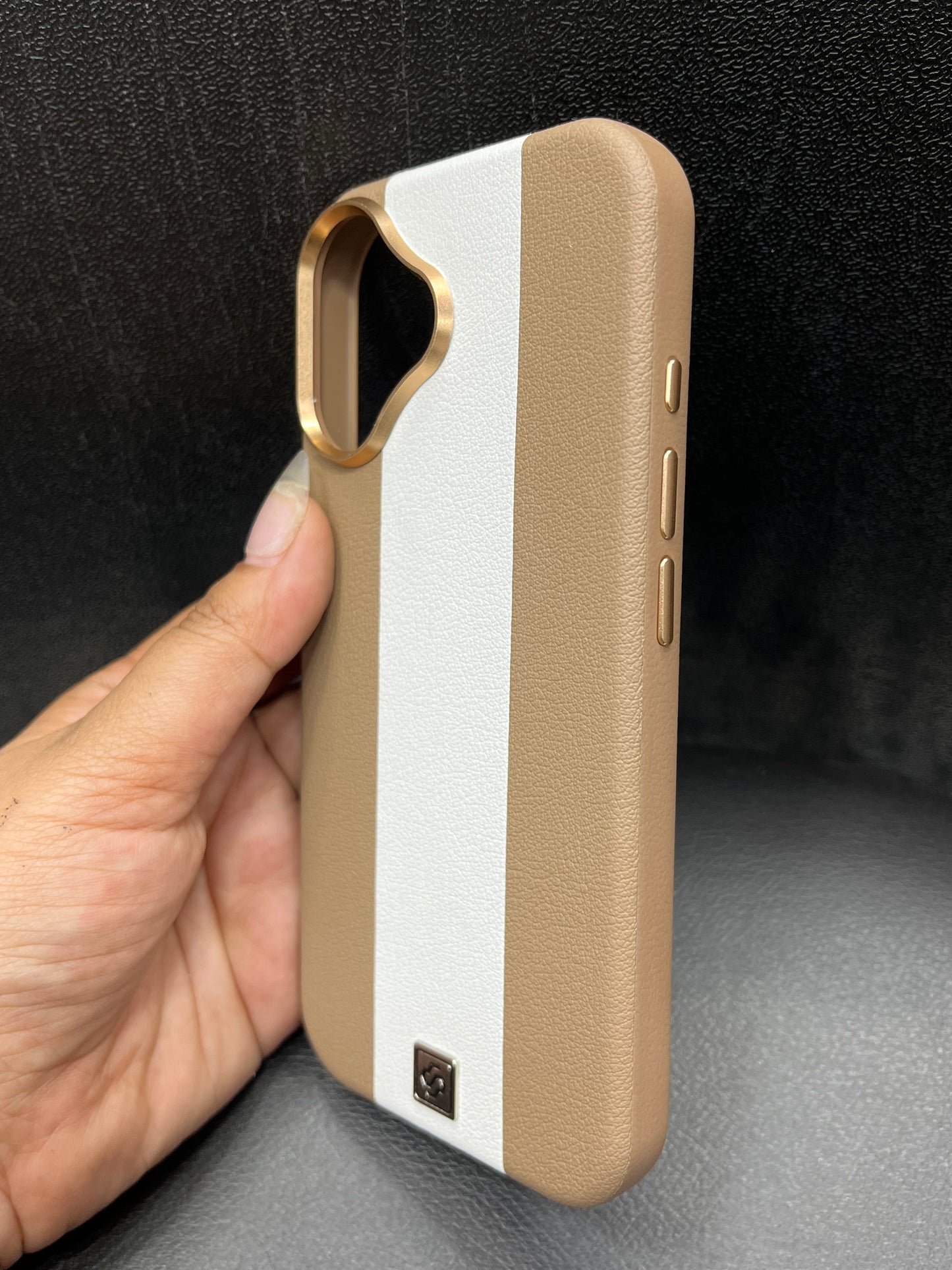 iPhone 17 Dulero Leather Stripe Case