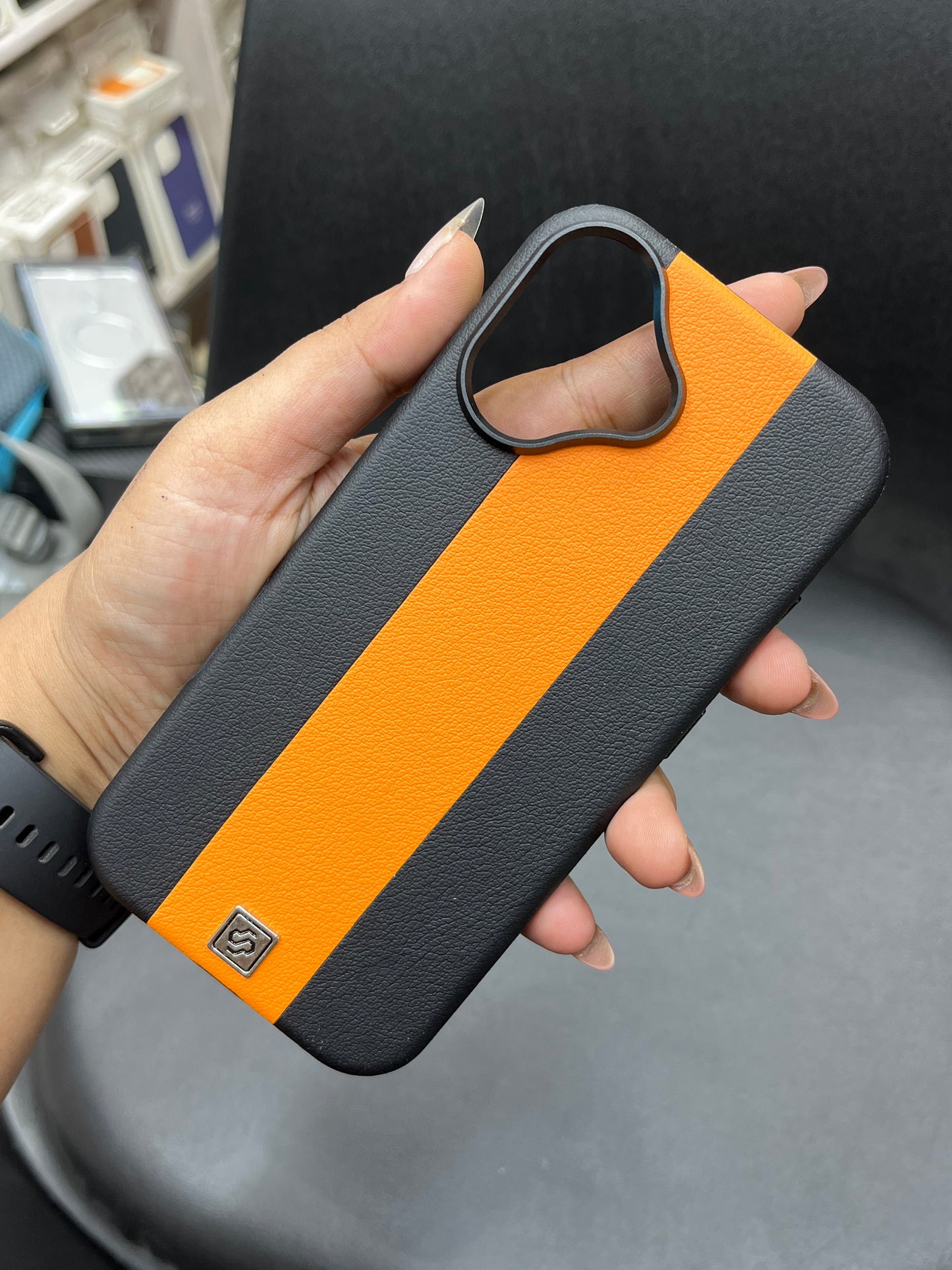 iPhone 17 Dulero Leather Stripe Case